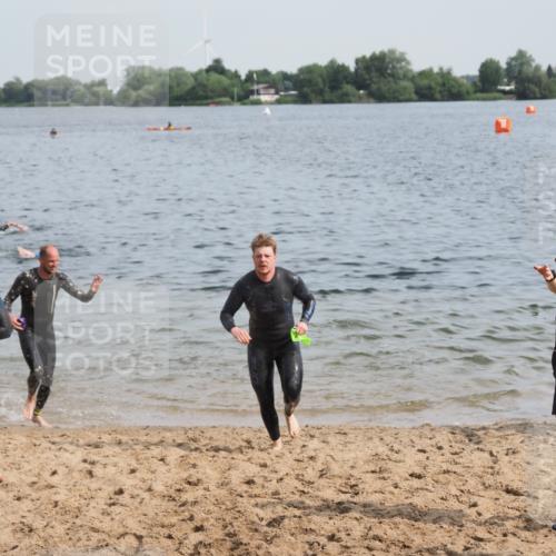 21.06.2025 - 27. Vierlanden-Triathlon MichiJ http://msf.ph/oto/7991670 15.06.2026 09:54:22 Schwimmen 253, 255, 261, 302, 337, 342, 354 meine-sportfotos.de