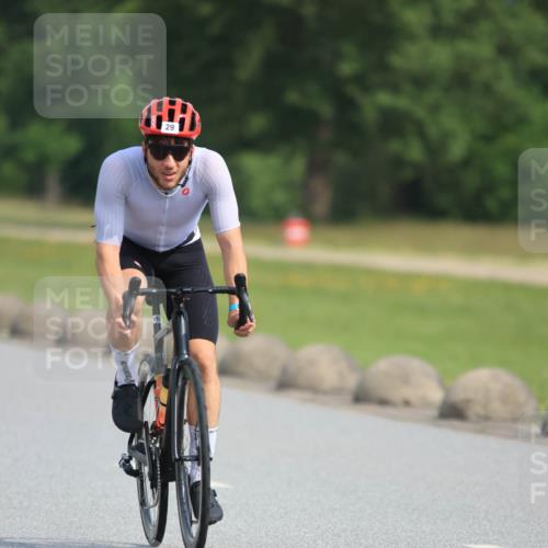 15.06.2025 - 27. Vierlanden-Triathlon H.Heesch http://msf.ph/oto/7991672 15.06.2025 10:01:00 Radfahren 29, 38, 43, 185, 282 meine-sportfotos.de