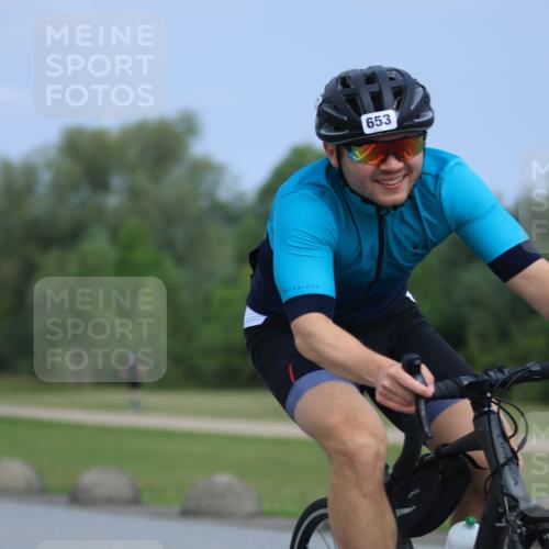 21.06.2025 - 27. Vierlanden-Triathlon H.Heesch http://msf.ph/oto/7991675 15.06.2025 11:57:18 Radfahren 653, 911 meine-sportfotos.de