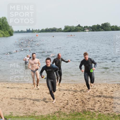 21.06.2025 - 27. Vierlanden-Triathlon MichiJ http://msf.ph/oto/7991677 15.06.2026 09:54:22 Schwimmen 253, 255, 261, 302, 337, 342, 354 meine-sportfotos.de