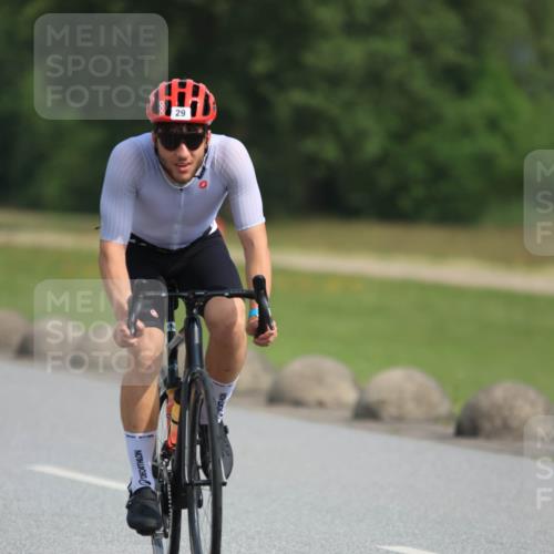 15.06.2025 - 27. Vierlanden-Triathlon H.Heesch http://msf.ph/oto/7991683 15.06.2025 10:01:01 Radfahren 29, 38, 43, 185, 282 meine-sportfotos.de
