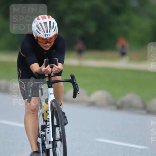 21.06.2025 - 27. Vierlanden-Triathlon H.Heesch http://msf.ph/oto/7991688 15.06.2025 11:57:24 Radfahren 673, 693, 911, 964 meine-sportfotos.de