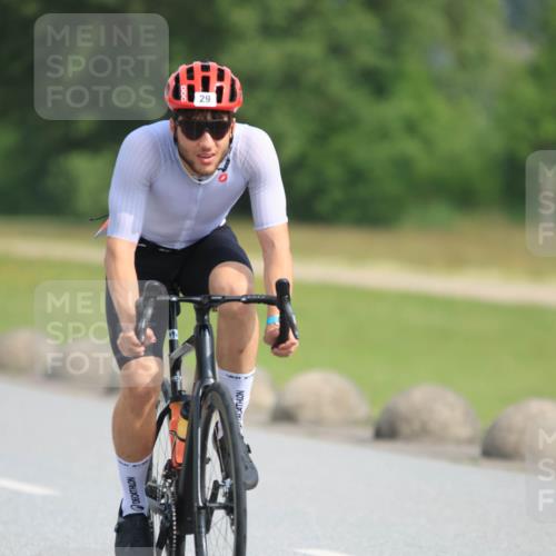 15.06.2025 - 27. Vierlanden-Triathlon H.Heesch http://msf.ph/oto/7991693 15.06.2025 10:01:01 Radfahren 29, 38, 43, 185, 282 meine-sportfotos.de