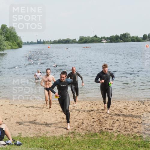 21.06.2025 - 27. Vierlanden-Triathlon MichiJ http://msf.ph/oto/7991696 15.06.2026 09:54:23 Schwimmen 253, 255, 261, 302, 337, 342, 354 meine-sportfotos.de