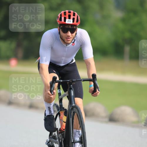 15.06.2025 - 27. Vierlanden-Triathlon H.Heesch http://msf.ph/oto/7991698 15.06.2025 10:01:01 Radfahren 29, 38, 43, 185, 282 meine-sportfotos.de