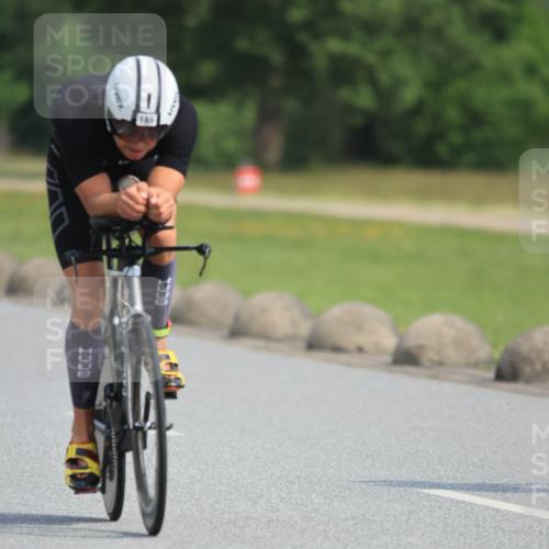 15.06.2025 - 27. Vierlanden-Triathlon H.Heesch http://msf.ph/oto/7991722 15.06.2025 10:01:06 Radfahren 38, 43, 185, 282 meine-sportfotos.de