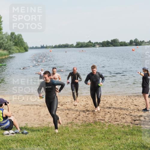21.06.2025 - 27. Vierlanden-Triathlon MichiJ http://msf.ph/oto/7991723 15.06.2026 09:54:23 Schwimmen 253, 255, 261, 302, 337, 342, 354 meine-sportfotos.de