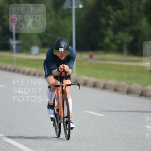 15.06.2025 - 27. Vierlanden-Triathlon H.Heesch http://msf.ph/oto/7991727 15.06.2025 10:01:07 Radfahren 13, 38, 43, 185, 282 meine-sportfotos.de