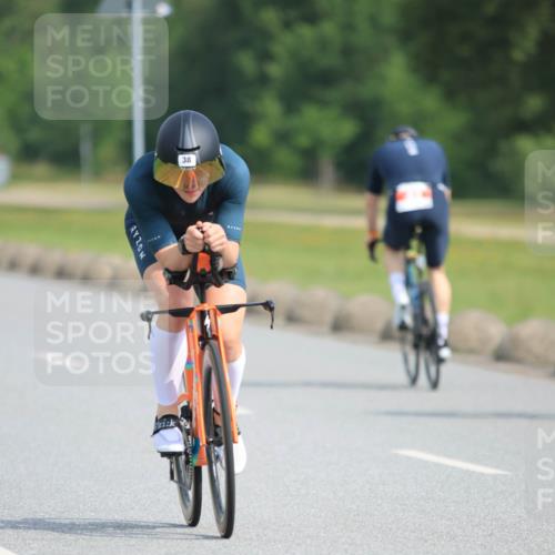 15.06.2025 - 27. Vierlanden-Triathlon H.Heesch http://msf.ph/oto/7991733 15.06.2025 10:01:08 Radfahren 13, 38, 185, 302 meine-sportfotos.de