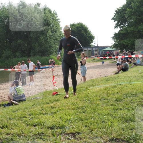 15.06.2025 - 27. Vierlanden-Triathlon KatJ http://msf.ph/oto/7991758 15.06.2025 09:13:59 Schwimmen 198, 203, 228 meine-sportfotos.de