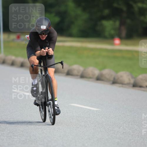 15.06.2025 - 27. Vierlanden-Triathlon H.Heesch http://msf.ph/oto/7991763 15.06.2025 10:01:14 Radfahren 13, 199, 302 meine-sportfotos.de