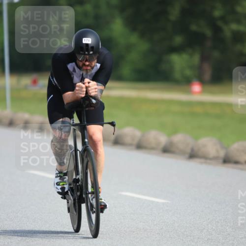 15.06.2025 - 27. Vierlanden-Triathlon H.Heesch http://msf.ph/oto/7991794 15.06.2025 10:01:34 Radfahren 5, 178 meine-sportfotos.de