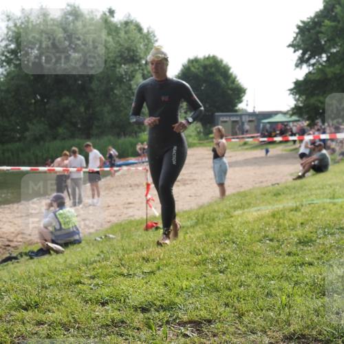 15.06.2025 - 27. Vierlanden-Triathlon KatJ http://msf.ph/oto/7991799 15.06.2025 09:13:59 Schwimmen 198, 203, 228 meine-sportfotos.de
