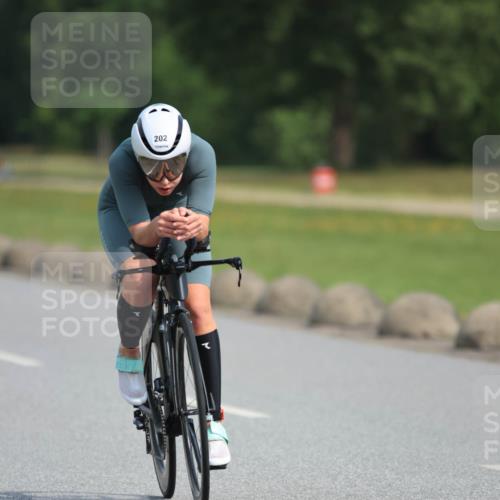 15.06.2025 - 27. Vierlanden-Triathlon H.Heesch http://msf.ph/oto/7991820 15.06.2025 10:01:54 Radfahren 11, 111, 148, 153, 191, 202, 255, 262, 267, 307, 342 meine-sportfotos.de