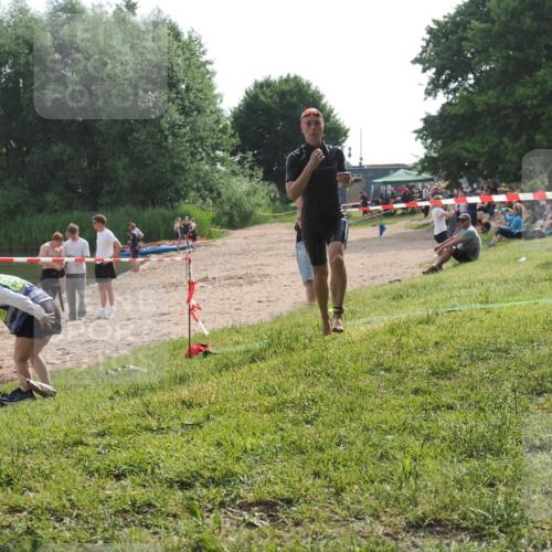 15.06.2025 - 27. Vierlanden-Triathlon KatJ http://msf.ph/oto/7991866 15.06.2025 09:14:05 Schwimmen 198, 228 meine-sportfotos.de