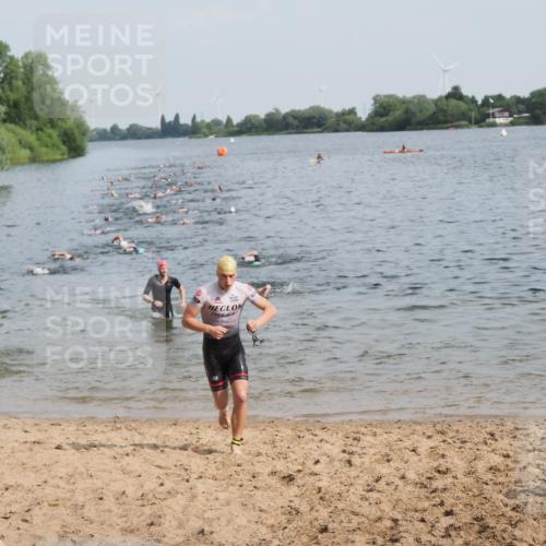21.06.2025 - 27. Vierlanden-Triathlon MichiJ http://msf.ph/oto/7991870 15.06.2026 09:54:28 Schwimmen 253, 255, 261, 318, 342, 354 meine-sportfotos.de