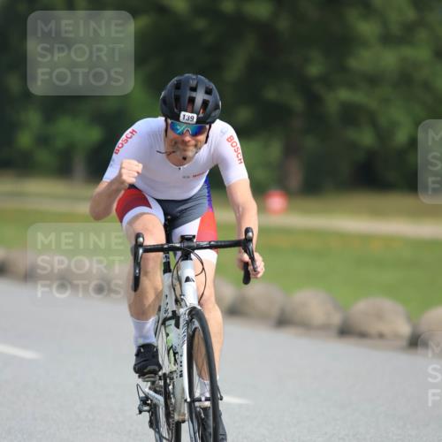 15.06.2025 - 27. Vierlanden-Triathlon H.Heesch http://msf.ph/oto/7991877 15.06.2025 10:02:11 Radfahren 59, 77, 139, 198, 224, 299 meine-sportfotos.de