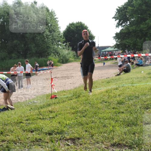 15.06.2025 - 27. Vierlanden-Triathlon KatJ http://msf.ph/oto/7991883 15.06.2025 09:14:05 Schwimmen 198, 228 meine-sportfotos.de