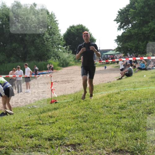 15.06.2025 - 27. Vierlanden-Triathlon KatJ http://msf.ph/oto/7991896 15.06.2025 09:14:05 Schwimmen 198, 228 meine-sportfotos.de