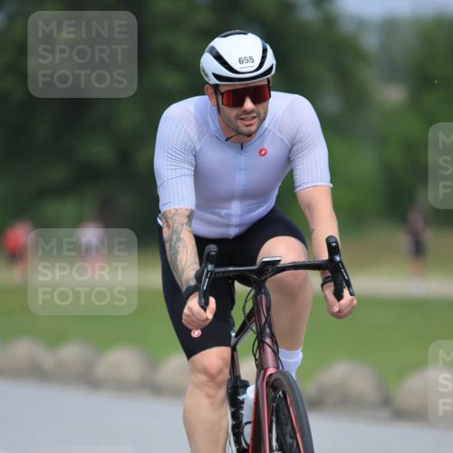 21.06.2025 - 27. Vierlanden-Triathlon H.Heesch http://msf.ph/oto/7991897 15.06.2025 11:57:39 Radfahren 655, 792, 798, 804, 833, 858, 904, 954, 958 meine-sportfotos.de