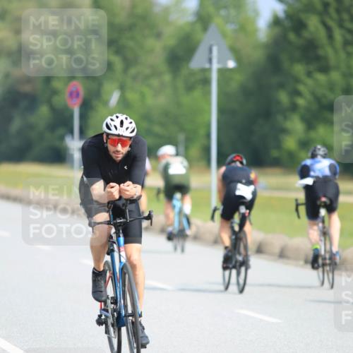 15.06.2025 - 27. Vierlanden-Triathlon H.Heesch http://msf.ph/oto/7991908 15.06.2025 10:03:36 Radfahren 58, 114, 215, 304, 308 meine-sportfotos.de