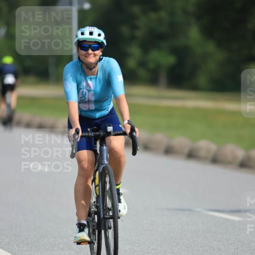 15.06.2025 - 27. Vierlanden-Triathlon H.Heesch http://msf.ph/oto/7991929 15.06.2025 10:03:42 Radfahren 18, 34, 58, 93, 142, 215, 304 meine-sportfotos.de