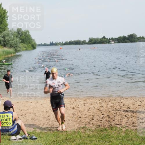21.06.2025 - 27. Vierlanden-Triathlon MichiJ http://msf.ph/oto/7991930 15.06.2026 09:54:30 Schwimmen 253, 255, 261, 262, 318, 342, 354 meine-sportfotos.de