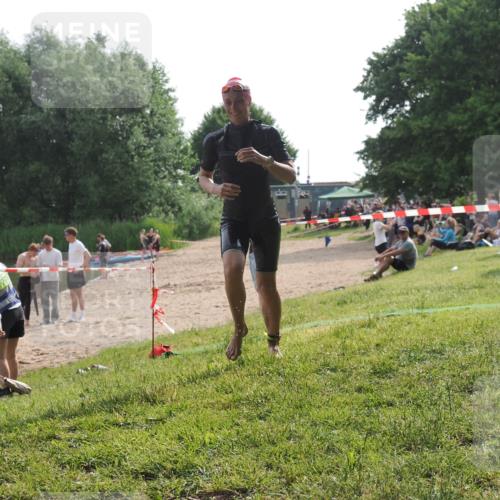 15.06.2025 - 27. Vierlanden-Triathlon KatJ http://msf.ph/oto/7991937 15.06.2025 09:14:06 Schwimmen 198, 228 meine-sportfotos.de