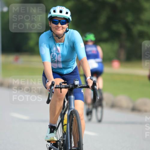 15.06.2025 - 27. Vierlanden-Triathlon H.Heesch http://msf.ph/oto/7991940 15.06.2025 10:03:43 Radfahren 18, 34, 93, 142, 215 meine-sportfotos.de