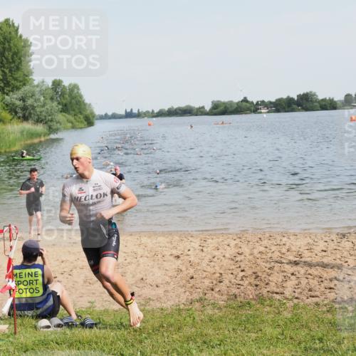 21.06.2025 - 27. Vierlanden-Triathlon MichiJ http://msf.ph/oto/7991941 15.06.2026 09:54:31 Schwimmen 253, 255, 261, 262, 318, 354 meine-sportfotos.de
