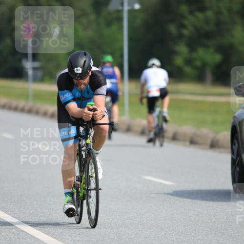 15.06.2025 - 27. Vierlanden-Triathlon H.Heesch http://msf.ph/oto/7991943 15.06.2025 10:03:45 Radfahren 18, 34, 93, 142, 215 meine-sportfotos.de