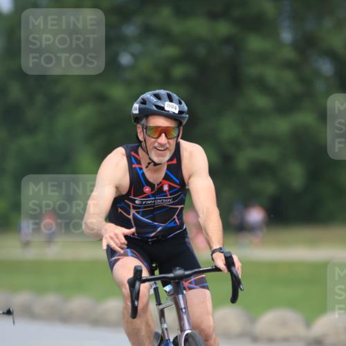 21.06.2025 - 27. Vierlanden-Triathlon H.Heesch http://msf.ph/oto/7991946 15.06.2025 11:57:43 Radfahren 655, 804, 833, 904, 954, 958 meine-sportfotos.de