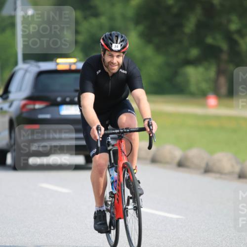 15.06.2025 - 27. Vierlanden-Triathlon H.Heesch http://msf.ph/oto/7991952 15.06.2025 10:03:47 Radfahren 18, 34, 93, 142, 152, 215 meine-sportfotos.de