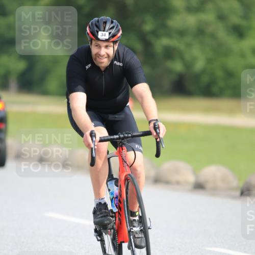 15.06.2025 - 27. Vierlanden-Triathlon H.Heesch http://msf.ph/oto/7991961 15.06.2025 10:03:48 Radfahren 18, 34, 93, 142, 152 meine-sportfotos.de