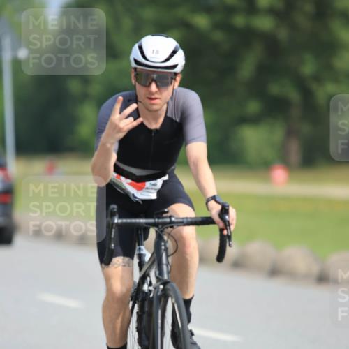 15.06.2025 - 27. Vierlanden-Triathlon H.Heesch http://msf.ph/oto/7991964 15.06.2025 10:03:49 Radfahren 18, 34, 93, 142, 152, 294 meine-sportfotos.de