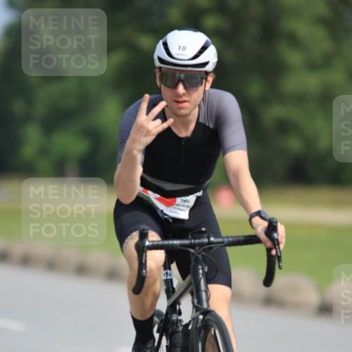 15.06.2025 - 27. Vierlanden-Triathlon H.Heesch http://msf.ph/oto/7991971 15.06.2025 10:03:49 Radfahren 18, 34, 93, 142, 152, 294 meine-sportfotos.de