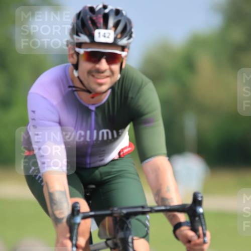15.06.2025 - 27. Vierlanden-Triathlon H.Heesch http://msf.ph/oto/7991984 15.06.2025 10:03:50 Radfahren 18, 34, 93, 142, 152, 294, 357 meine-sportfotos.de