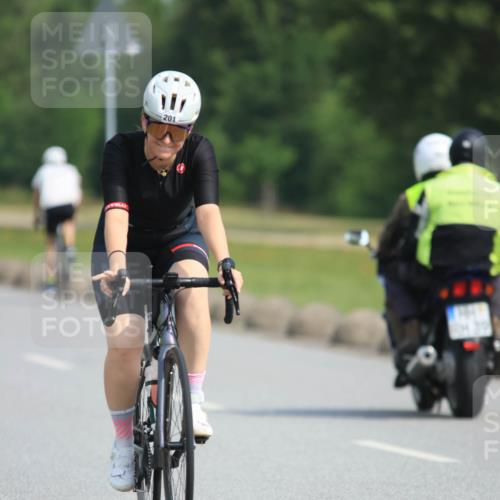 15.06.2025 - 27. Vierlanden-Triathlon H.Heesch http://msf.ph/oto/7991996 15.06.2025 10:04:31 Radfahren 201, 239, 322 meine-sportfotos.de