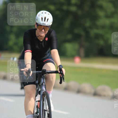 15.06.2025 - 27. Vierlanden-Triathlon H.Heesch http://msf.ph/oto/7992005 15.06.2025 10:04:31 Radfahren 201, 239, 322 meine-sportfotos.de