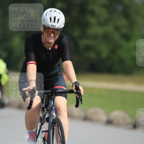 15.06.2025 - 27. Vierlanden-Triathlon H.Heesch http://msf.ph/oto/7992013 15.06.2025 10:04:31 Radfahren 201, 239, 322 meine-sportfotos.de