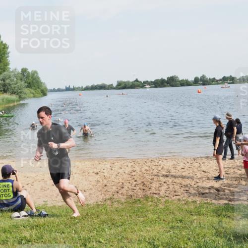 21.06.2025 - 27. Vierlanden-Triathlon MichiJ http://msf.ph/oto/7992014 15.06.2026 09:54:34 Schwimmen 262, 294, 318, 354 meine-sportfotos.de