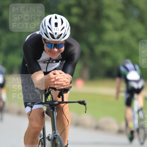 15.06.2025 - 27. Vierlanden-Triathlon H.Heesch http://msf.ph/oto/7992020 15.06.2025 10:04:44 Radfahren 102, 116, 172, 268, 312, 314, 341, 438 meine-sportfotos.de