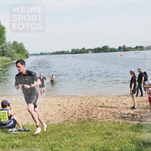21.06.2025 - 27. Vierlanden-Triathlon MichiJ http://msf.ph/oto/7992023 15.06.2026 09:54:34 Schwimmen 262, 294, 318, 354 meine-sportfotos.de