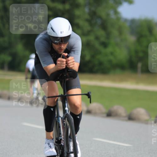15.06.2025 - 27. Vierlanden-Triathlon H.Heesch http://msf.ph/oto/7992031 15.06.2025 10:04:59 Radfahren 87, 147, 276 meine-sportfotos.de