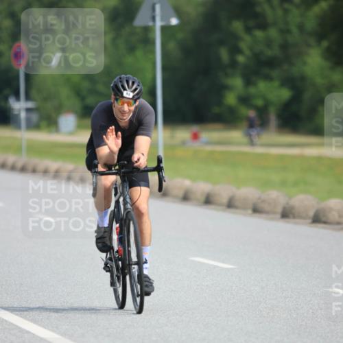 15.06.2025 - 27. Vierlanden-Triathlon H.Heesch http://msf.ph/oto/7992035 15.06.2025 10:05:08 Radfahren 84, 147, 228, 260, 323 meine-sportfotos.de