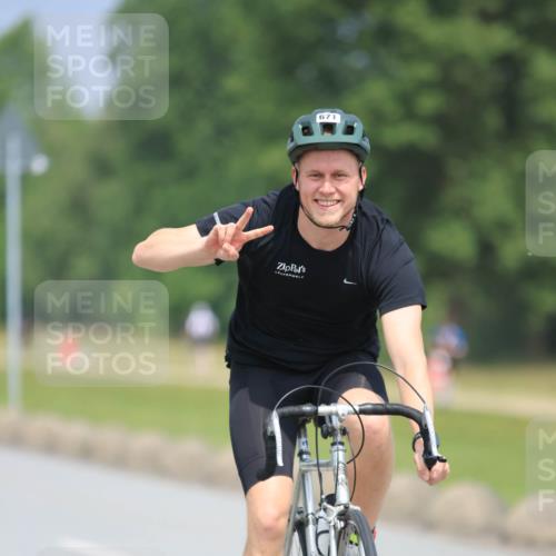 21.06.2025 - 27. Vierlanden-Triathlon H.Heesch http://msf.ph/oto/7992037 15.06.2025 11:58:12 Radfahren 652, 671, 772, 824 meine-sportfotos.de