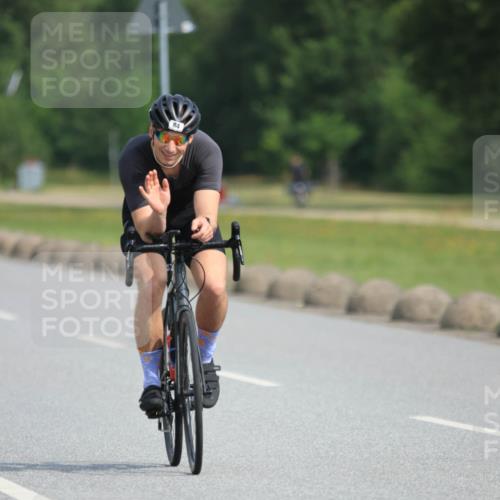 15.06.2025 - 27. Vierlanden-Triathlon H.Heesch http://msf.ph/oto/7992042 15.06.2025 10:05:08 Radfahren 84, 147, 228, 260, 323 meine-sportfotos.de