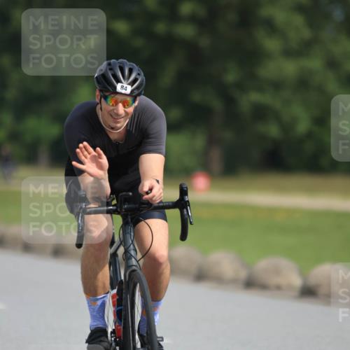 15.06.2025 - 27. Vierlanden-Triathlon H.Heesch http://msf.ph/oto/7992047 15.06.2025 10:05:09 Radfahren 84, 147, 228, 260, 286, 323 meine-sportfotos.de