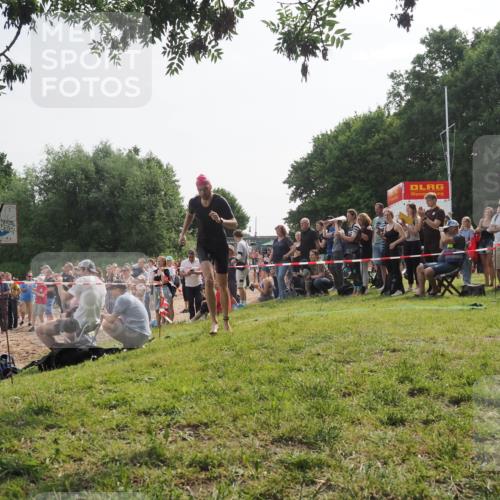 15.06.2025 - 27. Vierlanden-Triathlon KatJ http://msf.ph/oto/7992048 15.06.2025 09:52:02 Schwimmen 282, 288, 292 meine-sportfotos.de