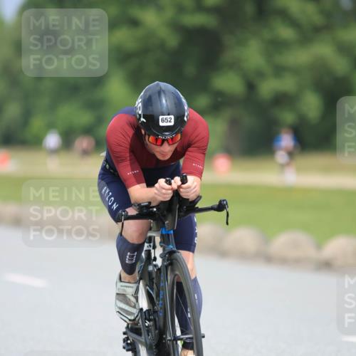 21.06.2025 - 27. Vierlanden-Triathlon H.Heesch http://msf.ph/oto/7992051 15.06.2025 11:58:16 Radfahren 652, 671, 772, 824 meine-sportfotos.de